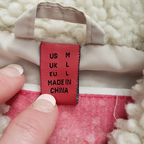 Quilted Vest with Sherpa Lined Hood Medium - Picture 5 of 8